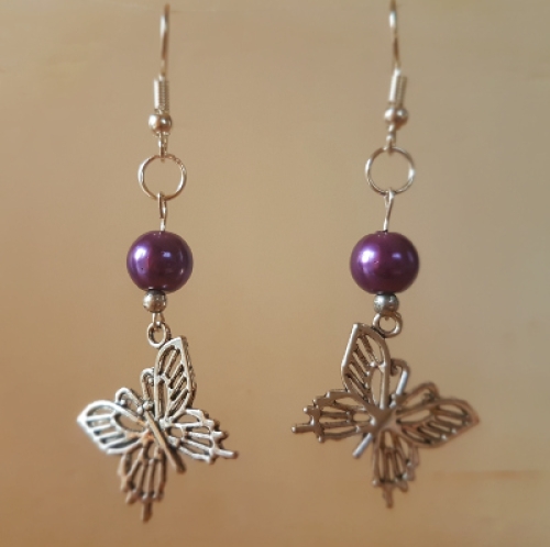 Ohrringchen silberfarbener Schmetterling mit violetter Perle